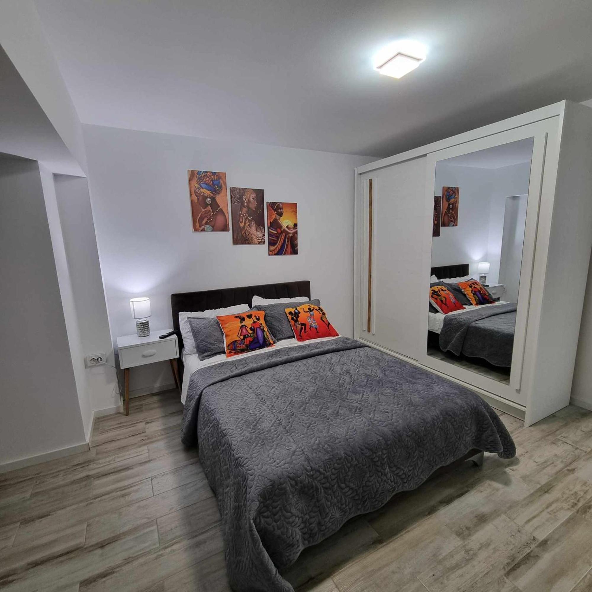 Luxurious Apartment With 3 Rooms And 2 Bathrooms In Corabia 外观 照片